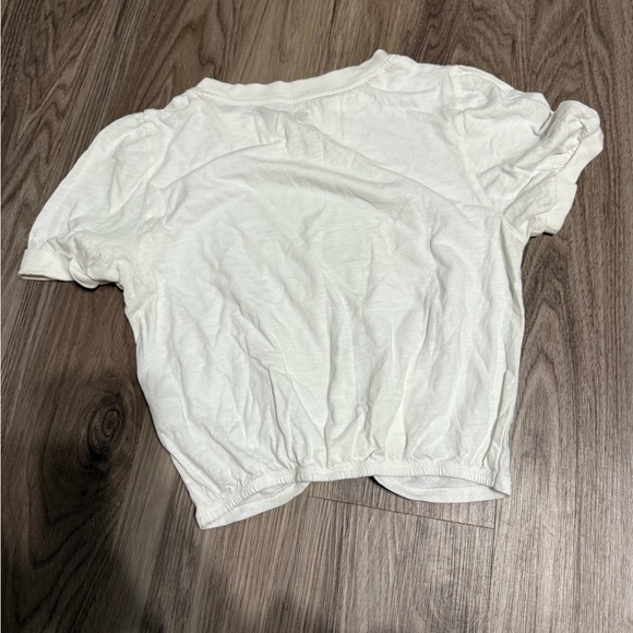 SO Women's Cream Knotted Short Sleeve Tee - Picture 3 of 3